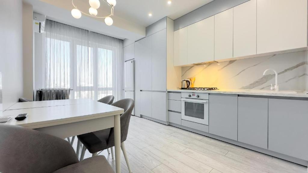 Glass New Apartments Ultracentral Chişinǎu Buitenkant foto