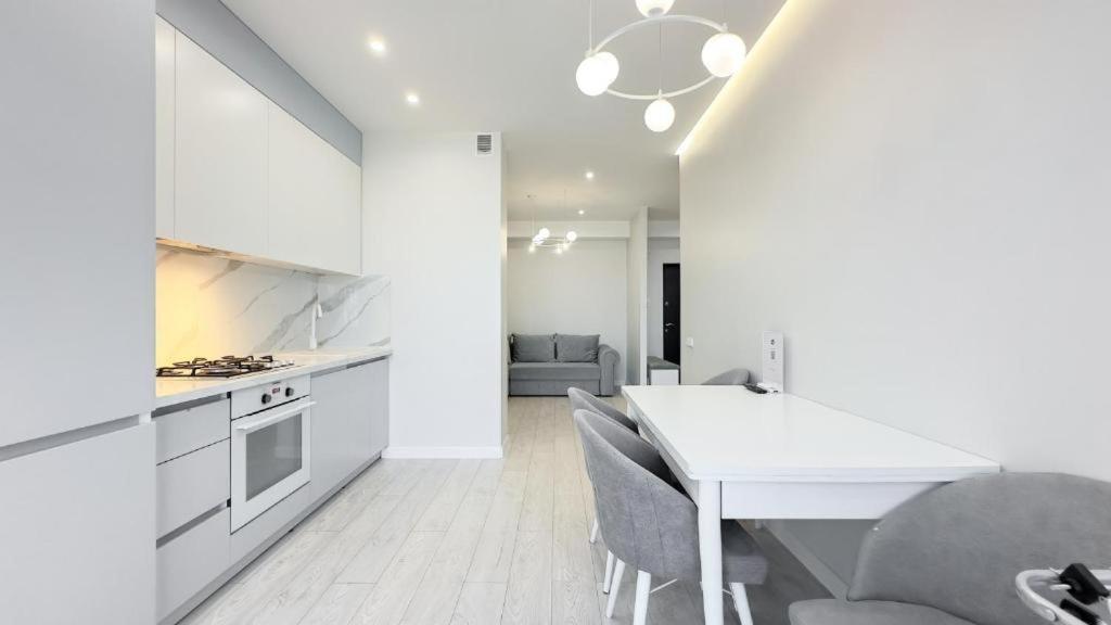 Glass New Apartments Ultracentral Chişinǎu Buitenkant foto