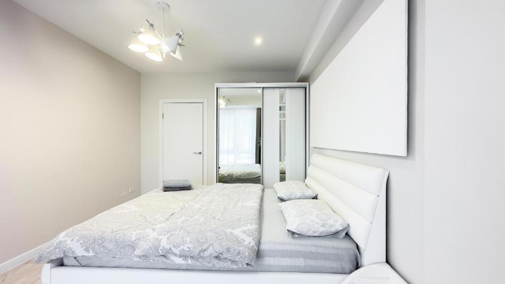 Glass New Apartments Ultracentral Chişinǎu Buitenkant foto