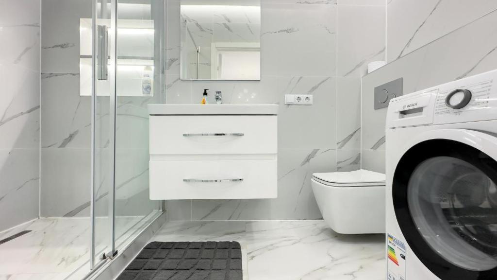 Glass New Apartments Ultracentral Chişinǎu Buitenkant foto